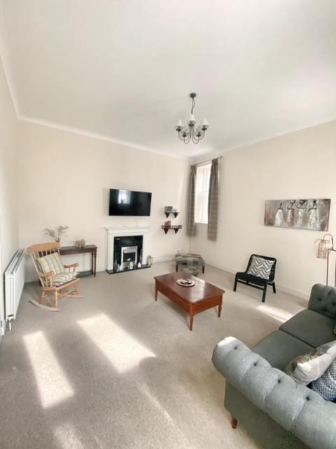 Central, 2 Bed Town House With Free Parking By Lains Lettings Apartment *