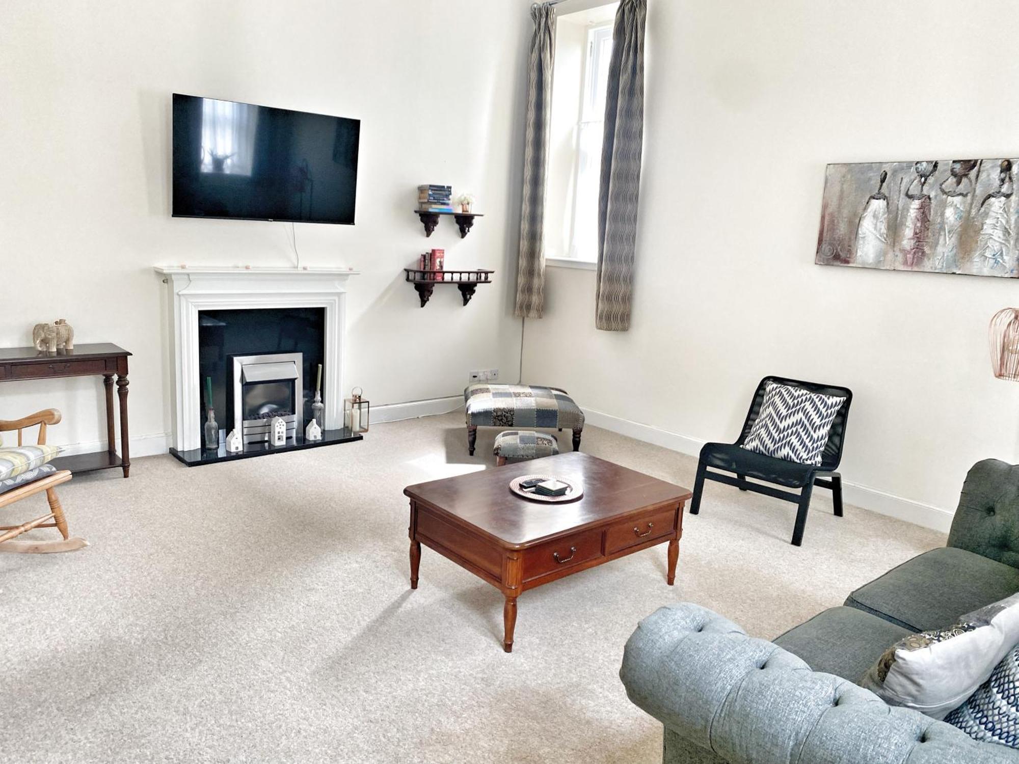 Central, 2 Bed Town House With Free Parking By Lains Lettings Apartment