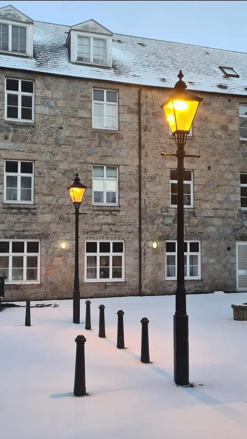 Central, 2 Bed Town House With Free Parking By Lains Lettings *